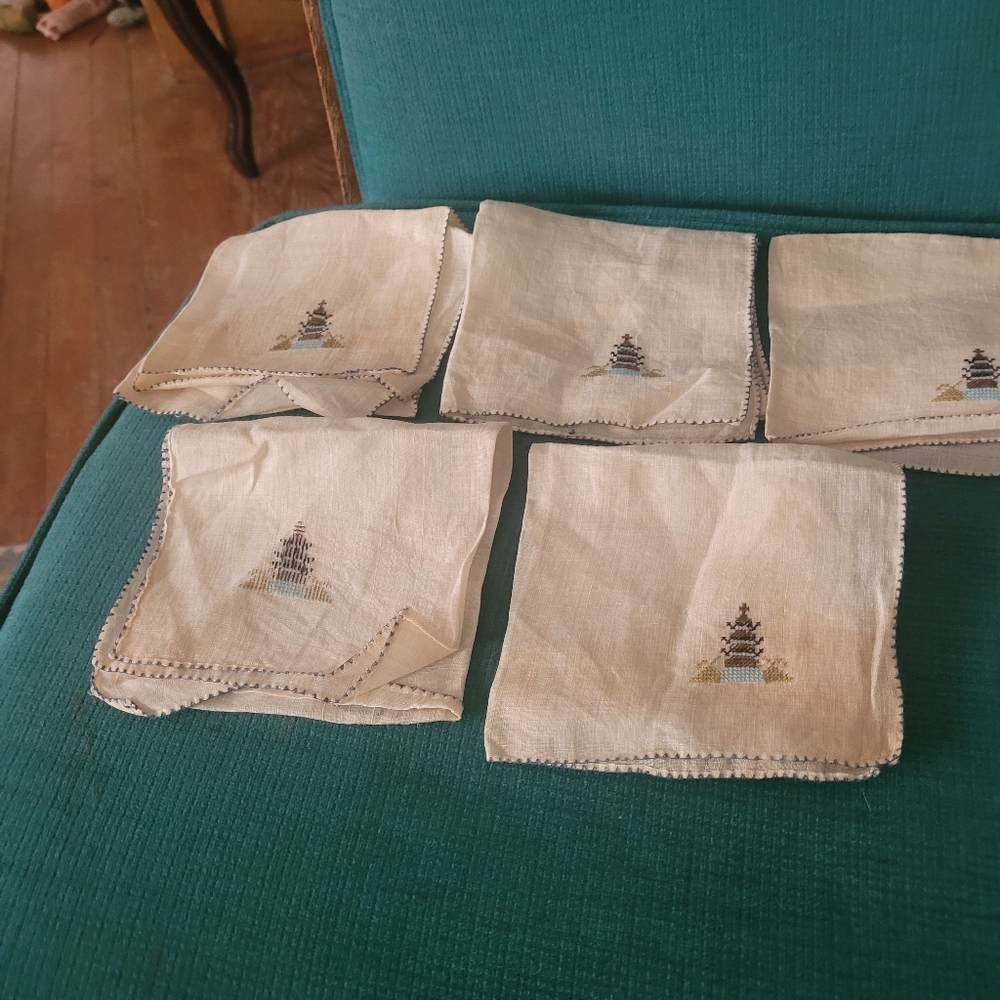 Set of  5 Embroidered Linen Cocktail Napkins - Cream with Christmas  Motif